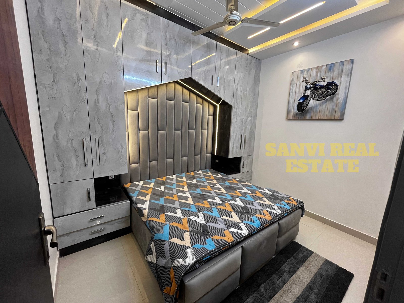 Fully Furnished L-Type Corner 3 BHK Flat in Uttam Nagar By Sanvi Real Estate