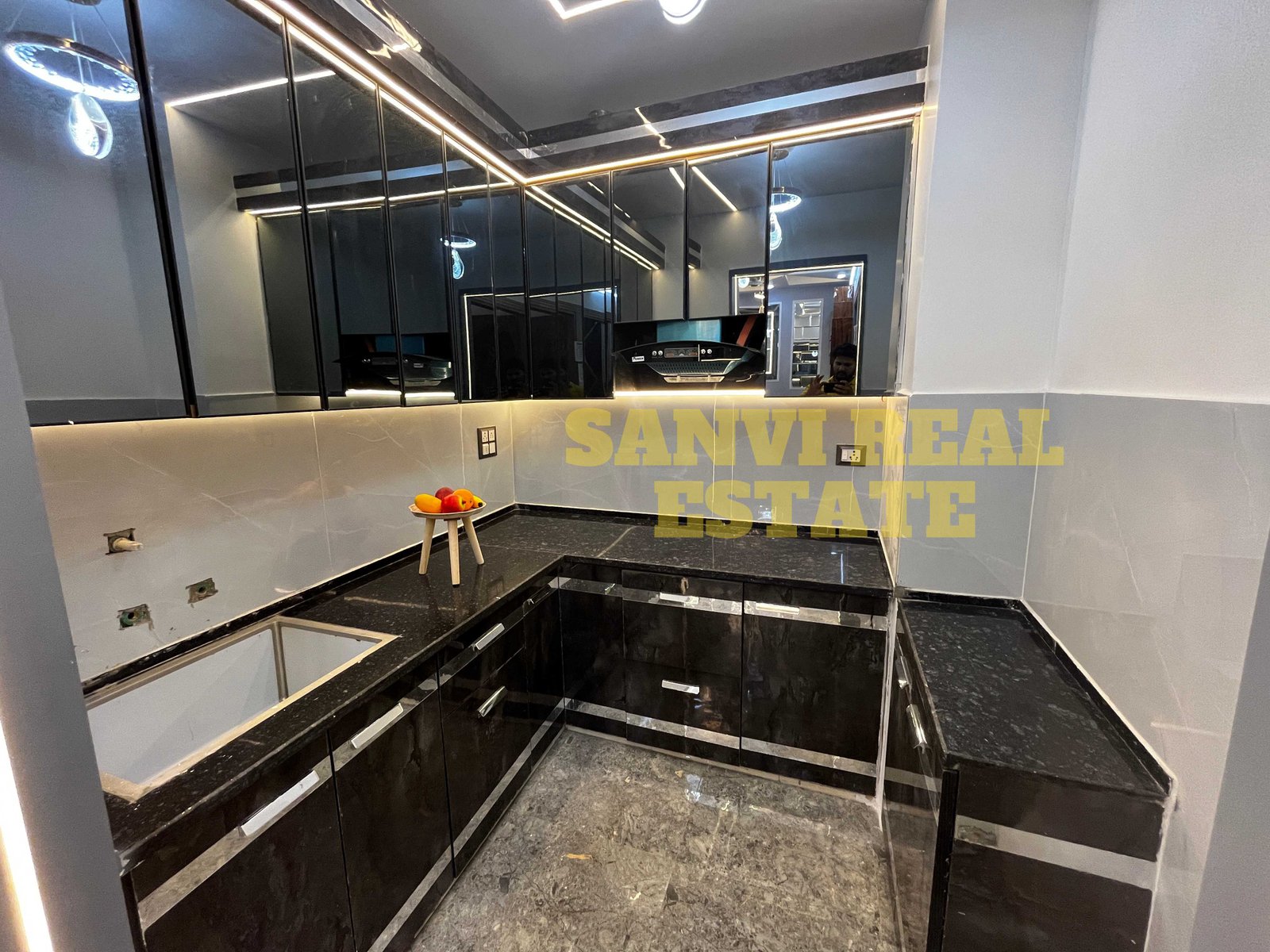 Fully Furnished L-Type Corner 3 BHK Flat in Uttam Nagar By Sanvi Real Estate