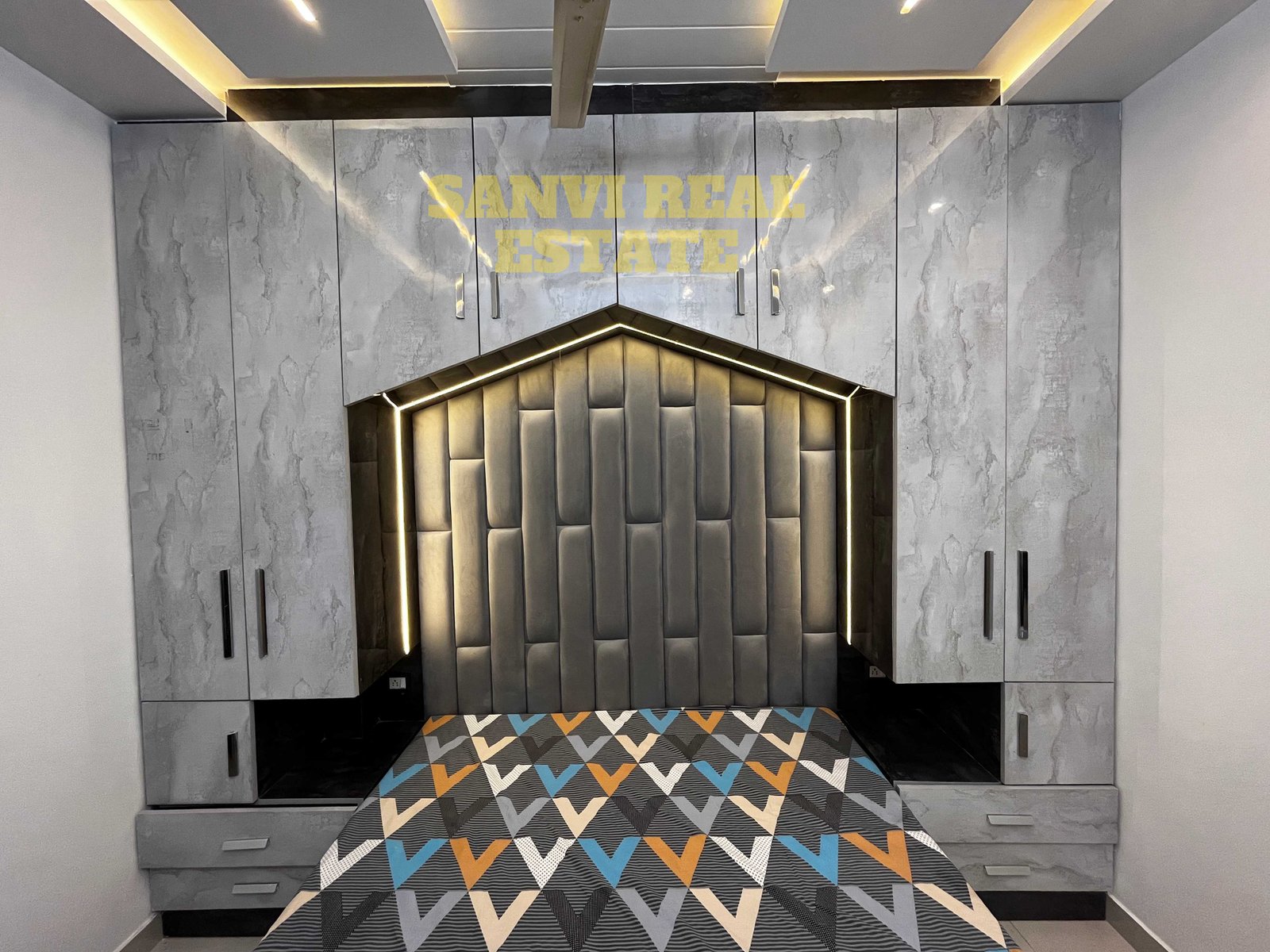 Fully Furnished L-Type Corner 3 BHK Flat in Uttam Nagar By Sanvi Real Estate