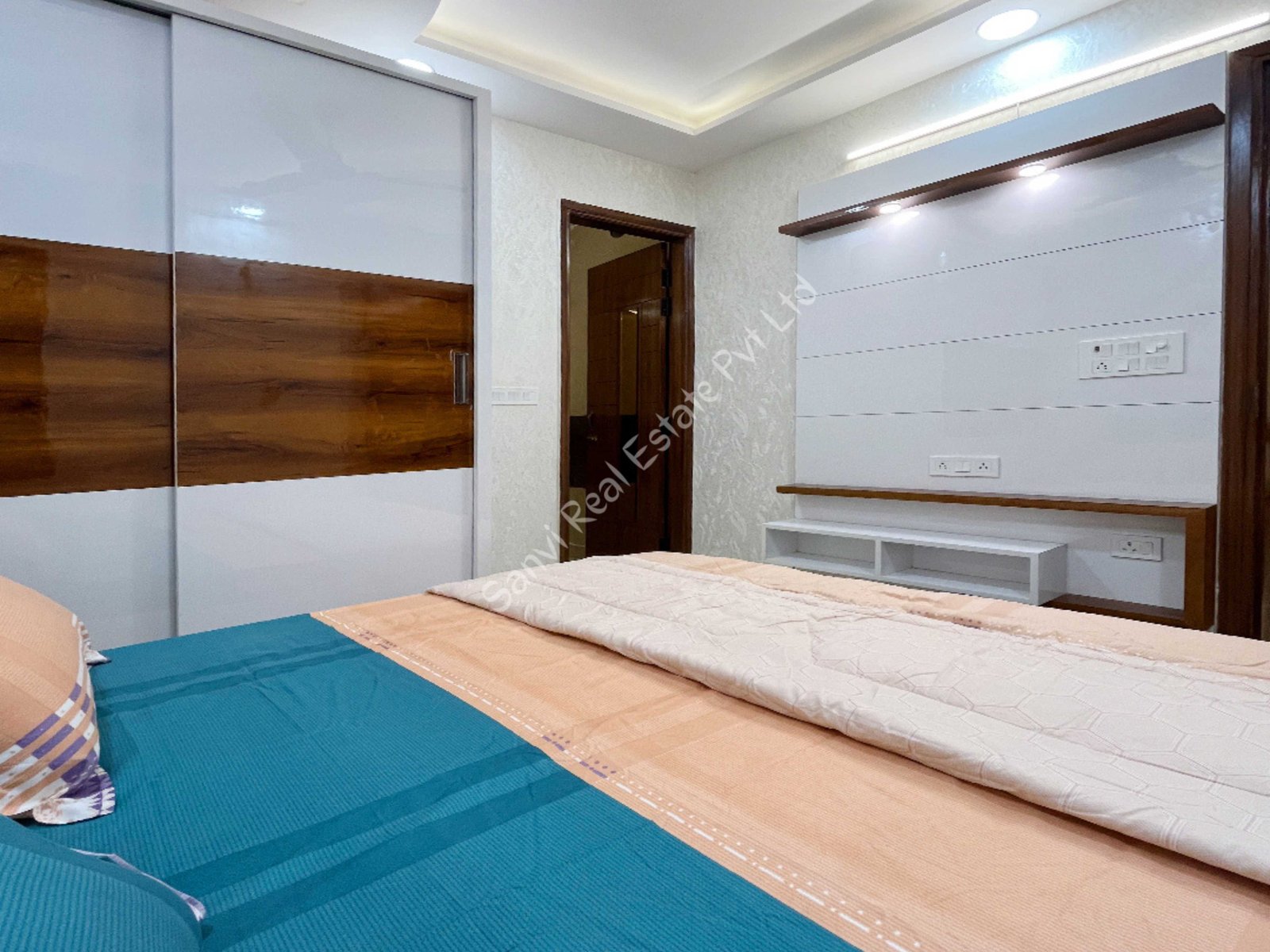 3 BHK Luxurious Flat in Dwarka Mor | Fully Furnished Flat