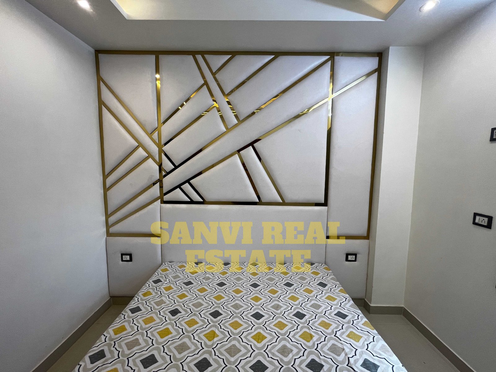 Fully Furnished L-Type Corner 3 BHK Flat in Uttam Nagar By Sanvi Real Estate