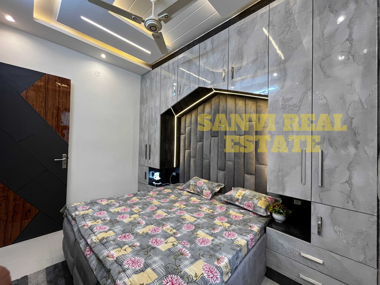 L-Type Furnished 3 BHK Flat in Uttam Nagar | Sanvi Real Estate