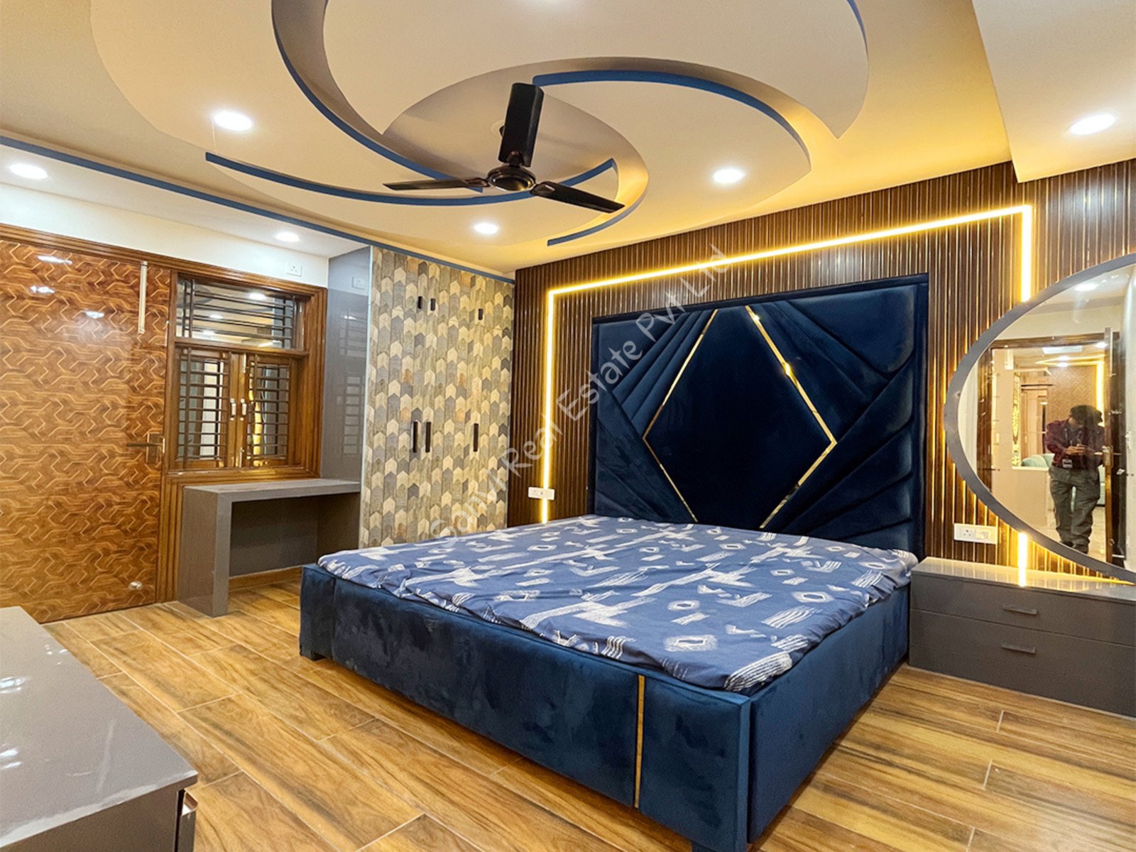 Corner 3 BHK Flat in Uttam Nagar | L-Type Fully Furnished Flat