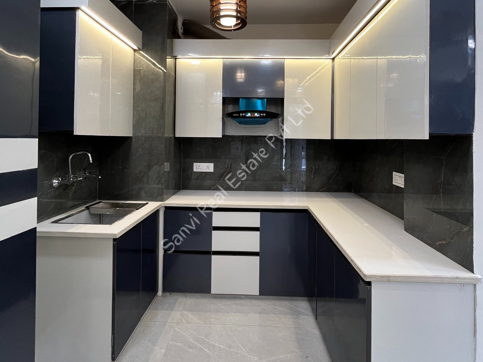 3 BHK Spacious Flat in Dwarka Mor | Sanvi Real Estate