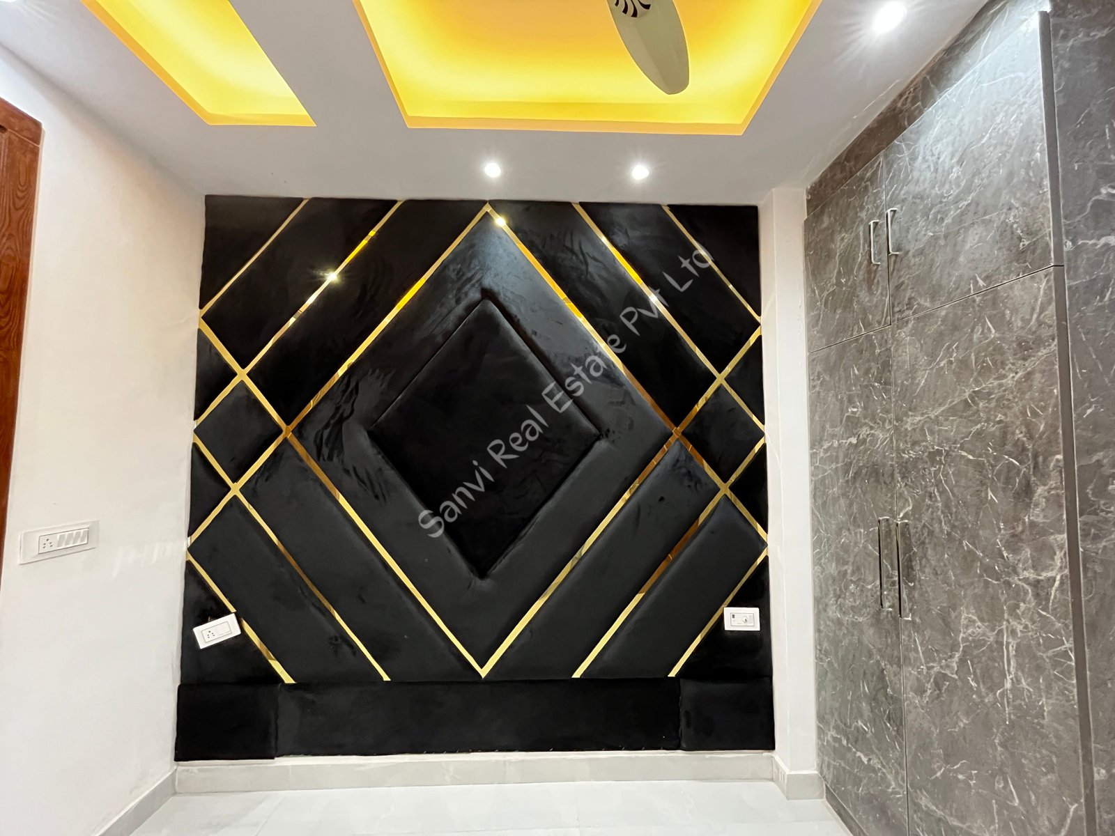 Sunlit 2 BHK Flat in Dwarka Mor with Open Front View | Well Designed Dwarka Mor Flats for Sale