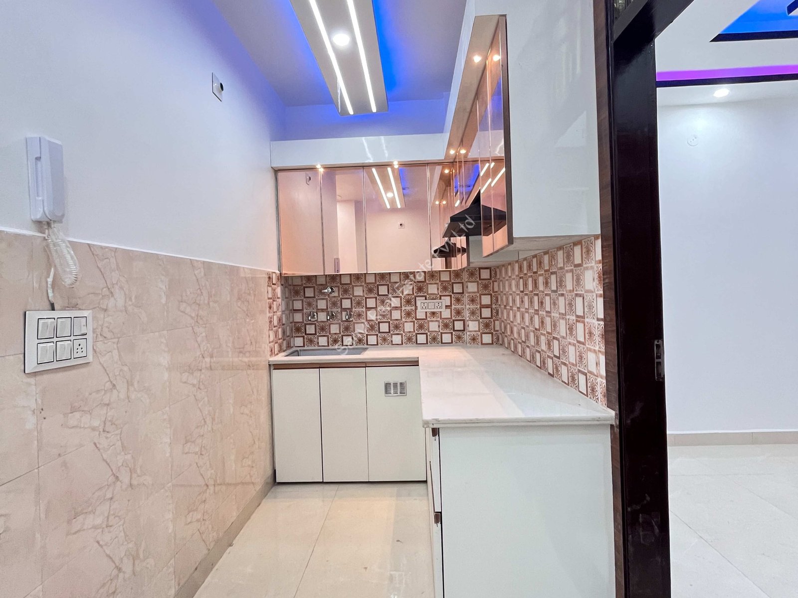 Jad Se Makan in Uttam Nagar Close to Metro Route | Independent House in Uttam Nagar With Roof Rights
