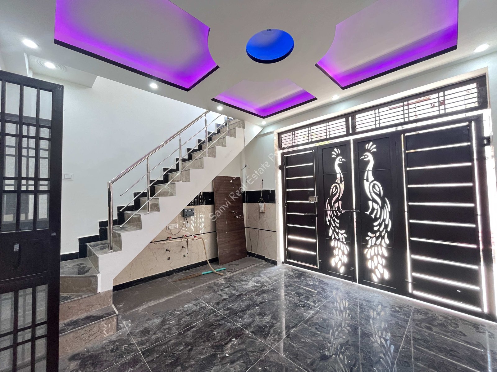 Jad Se Makan in Uttam Nagar Close to Metro Route | Independent House in Uttam Nagar With Roof Rights