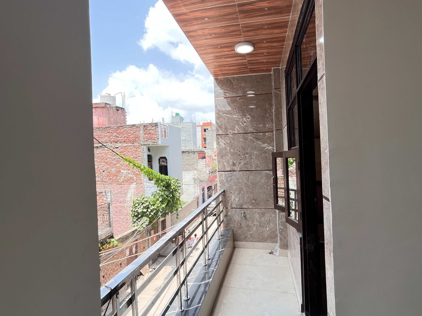 Jad Se Makan in Uttam Nagar Close to Metro Route | Independent House in Uttam Nagar With Roof Rights