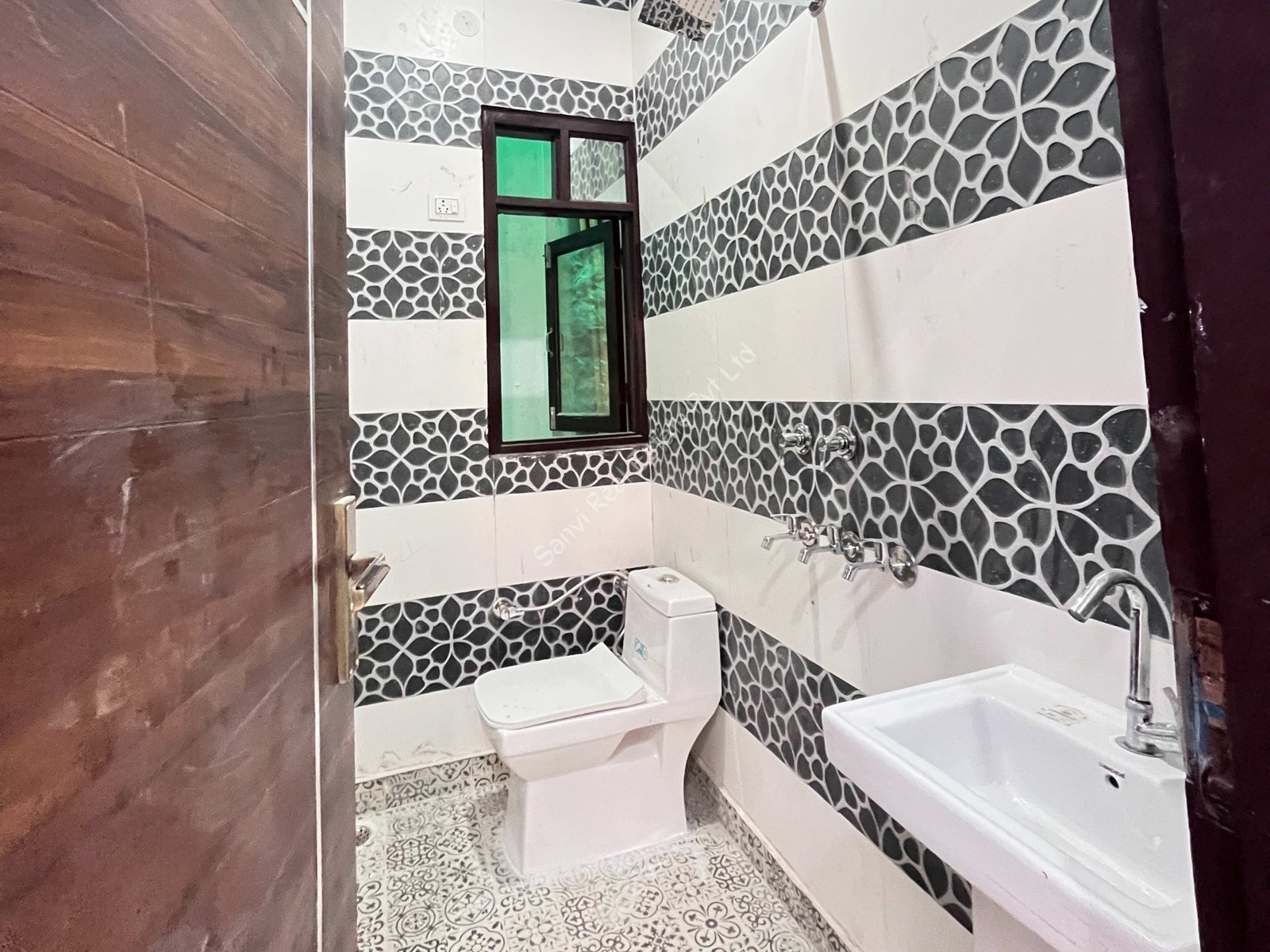 Jad Se Makan in Uttam Nagar Close to Metro Route | Independent House in Uttam Nagar With Roof Rights