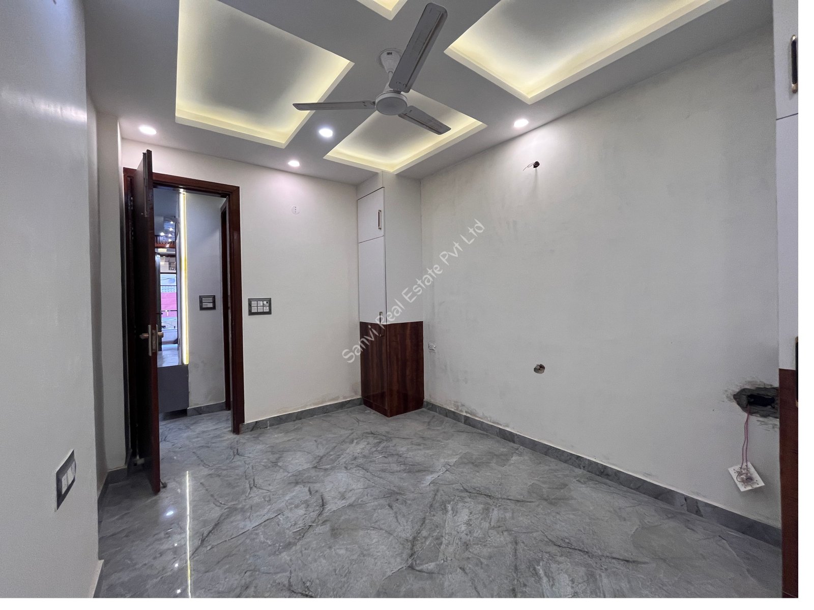 3 BHK Builder Flat in Uttam Nagar | Semi Furnished Flat in Uttam Nagar