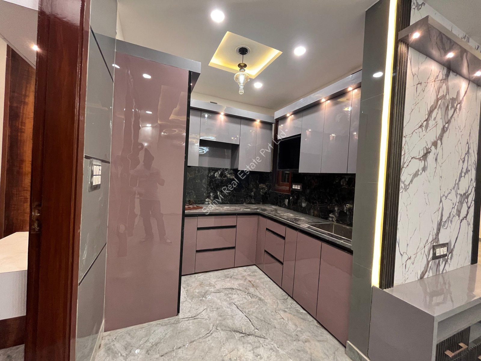 3 BHK Builder Flat in Uttam Nagar | Semi Furnished Flat in Uttam Nagar