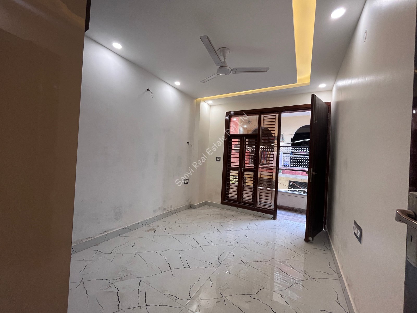 3 BHK Builder Flat in Uttam Nagar | Semi Furnished Flat in Uttam Nagar