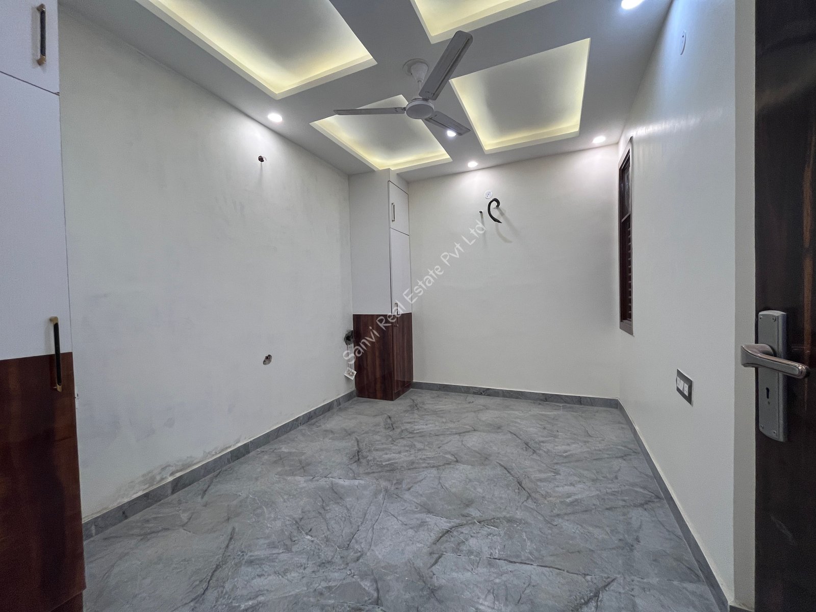 3 BHK Builder Flat in Uttam Nagar | Semi Furnished Flat in Uttam Nagar