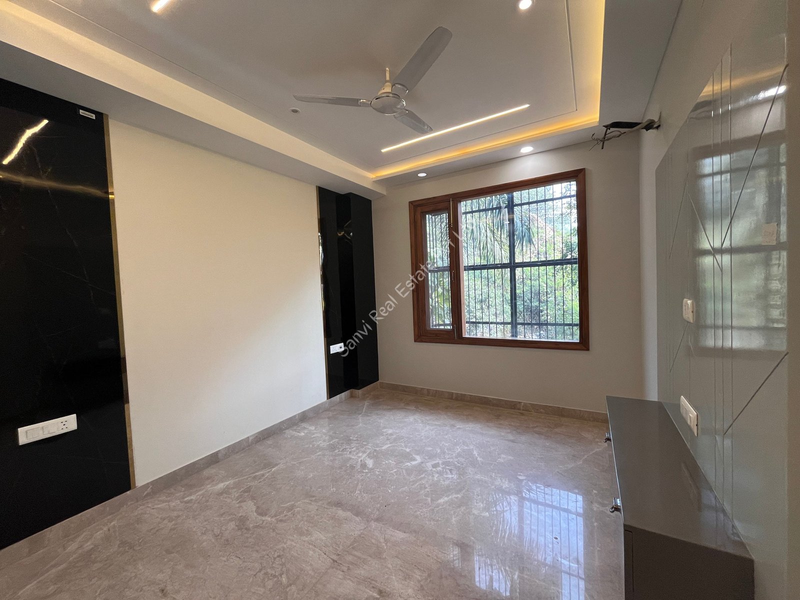 3 BHK Spacious Flat in Paschim Vihar with Lift & Car Parking Facilities