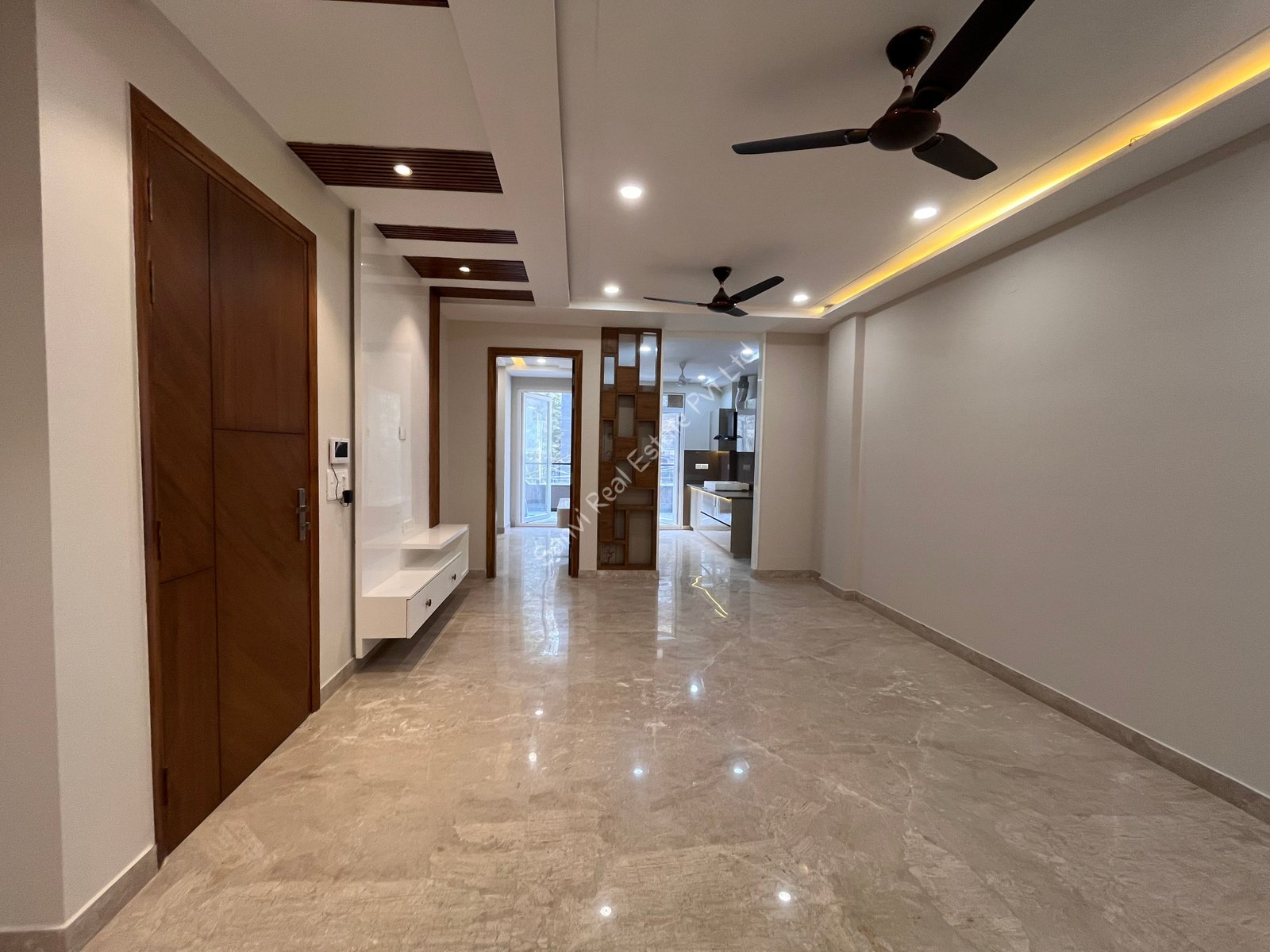 3 BHK Spacious Flat in Paschim Vihar with Lift & Car Parking Facilities