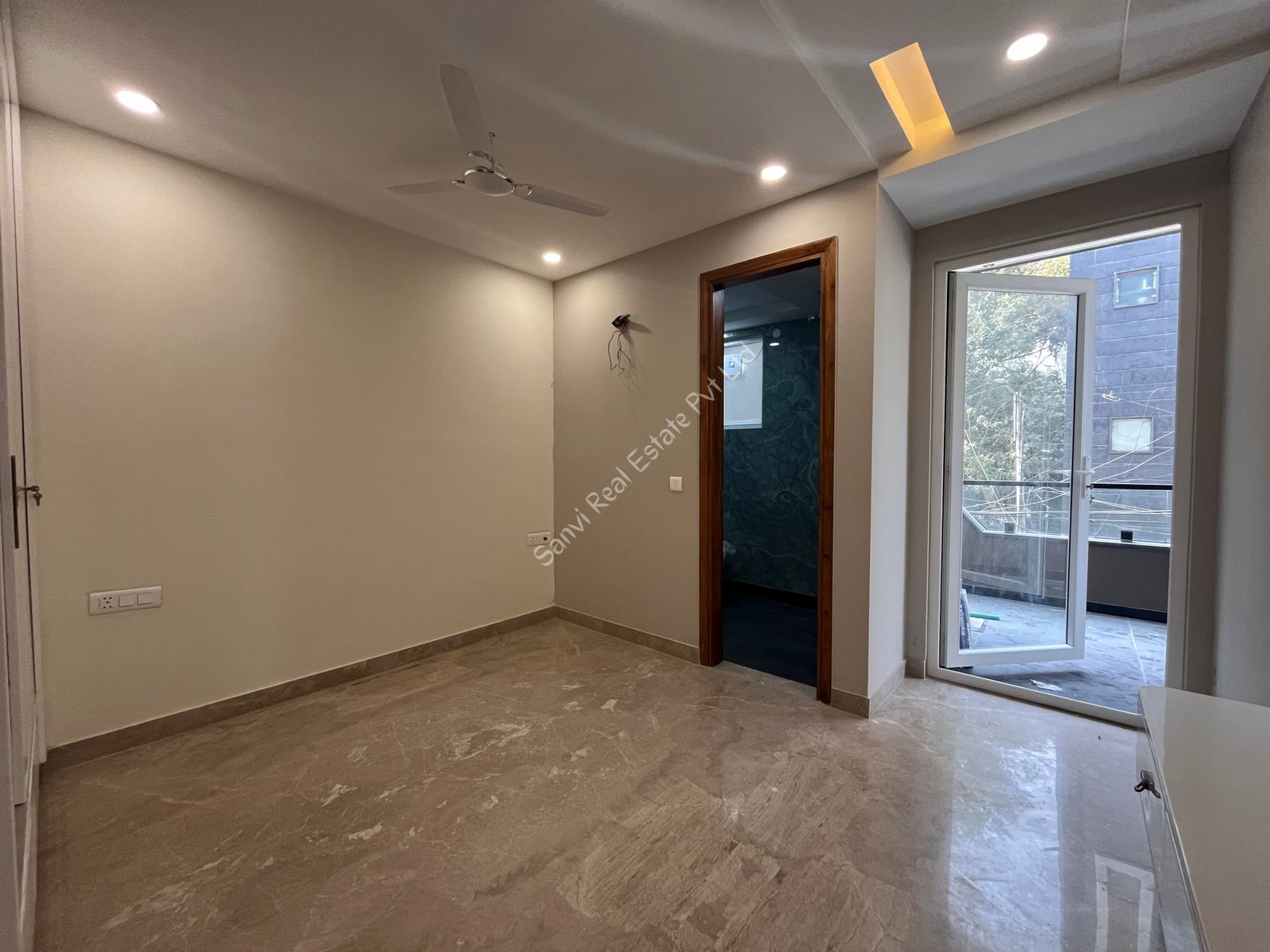 3 BHK Spacious Flat in Paschim Vihar with Lift & Car Parking Facilities