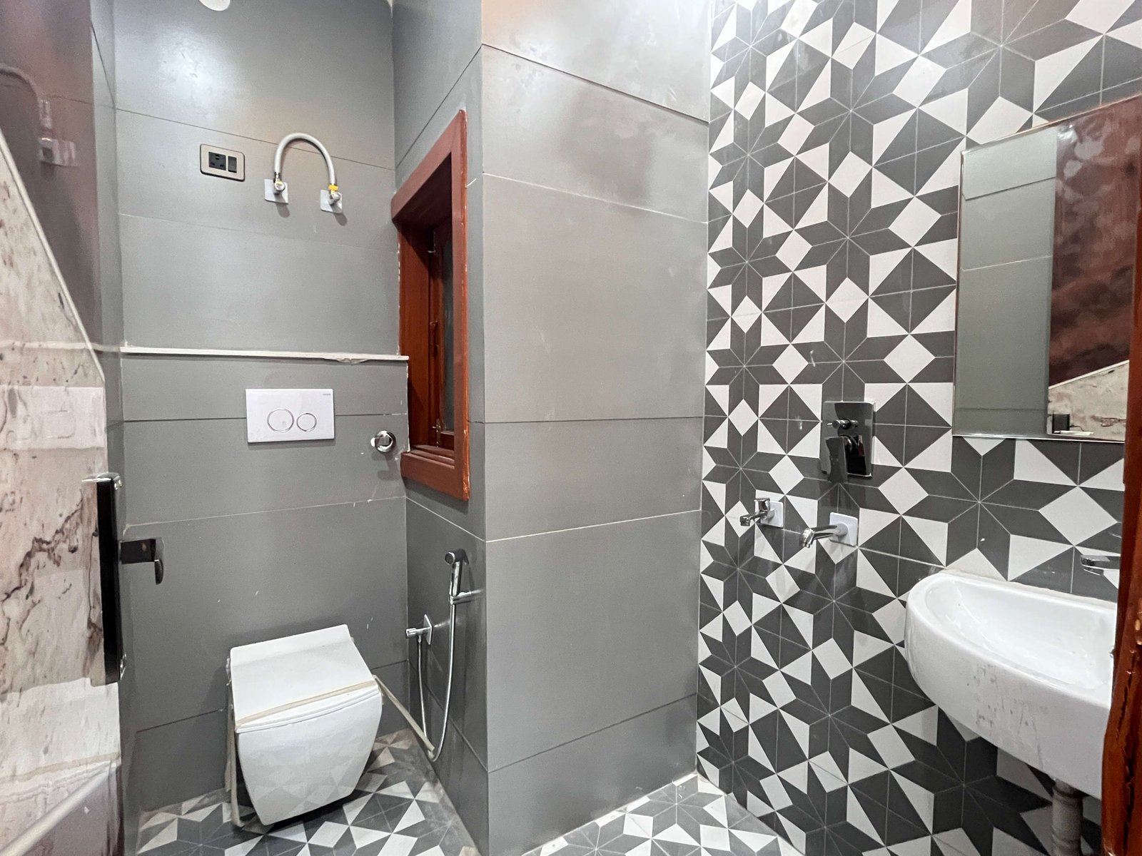 4 BHK Flat in Dwarka Mor | 4 BHK Freehold Property in Uttam Nagar | M-Sanvi Real Estate