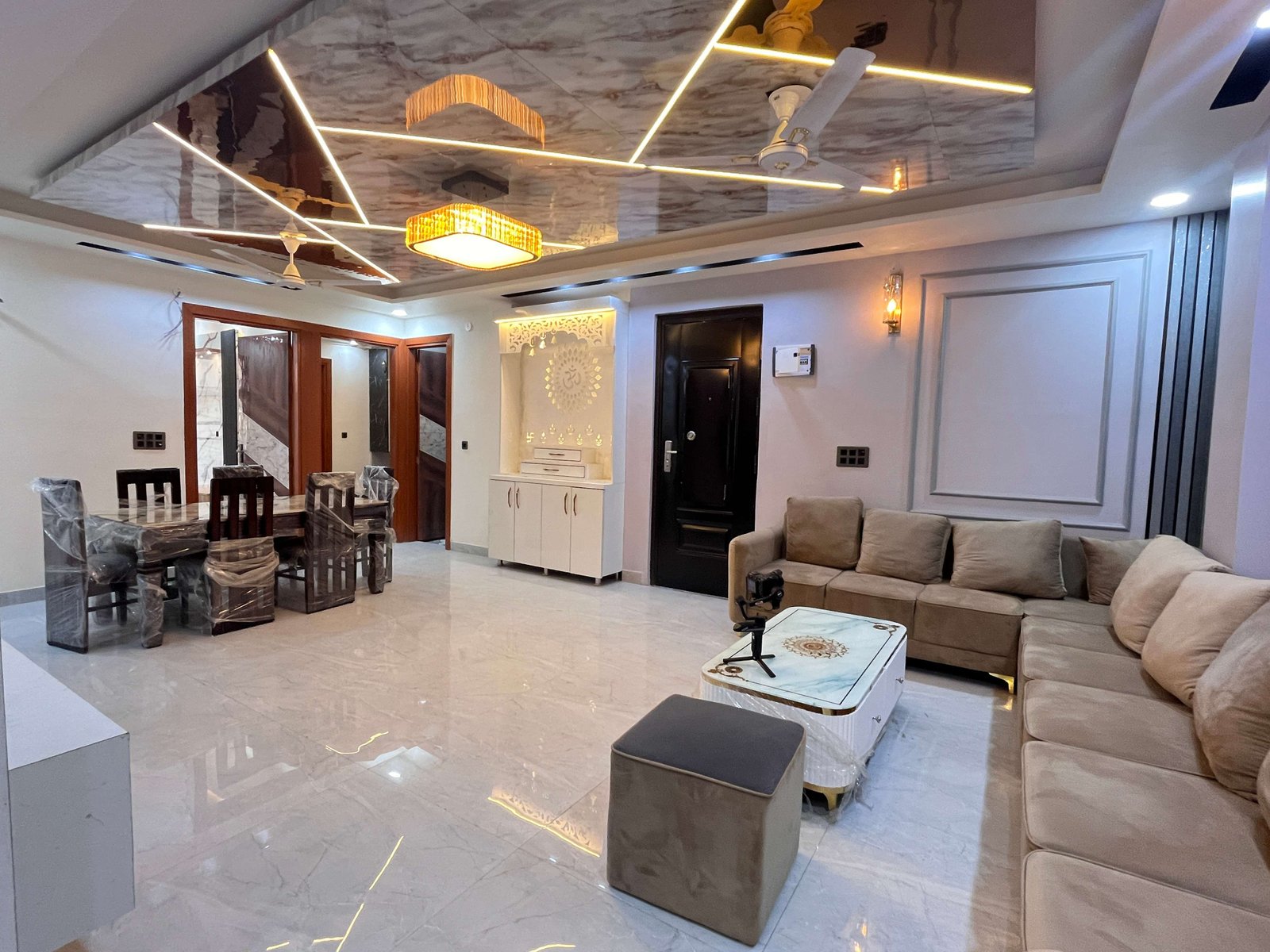 4 BHK Flat in Dwarka Mor | 4 BHK Freehold Property in Uttam Nagar | M-Sanvi Real Estate