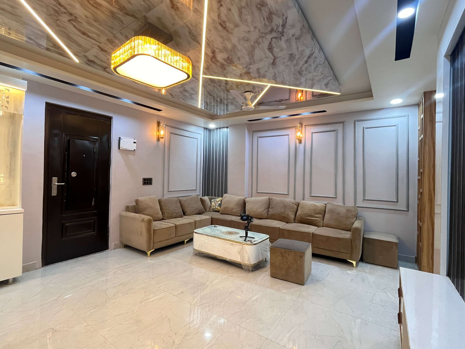 4 BHK Flat in Dwarka Mor | 4 BHK Freehold Property in Uttam Nagar | M-Sanvi Real Estate