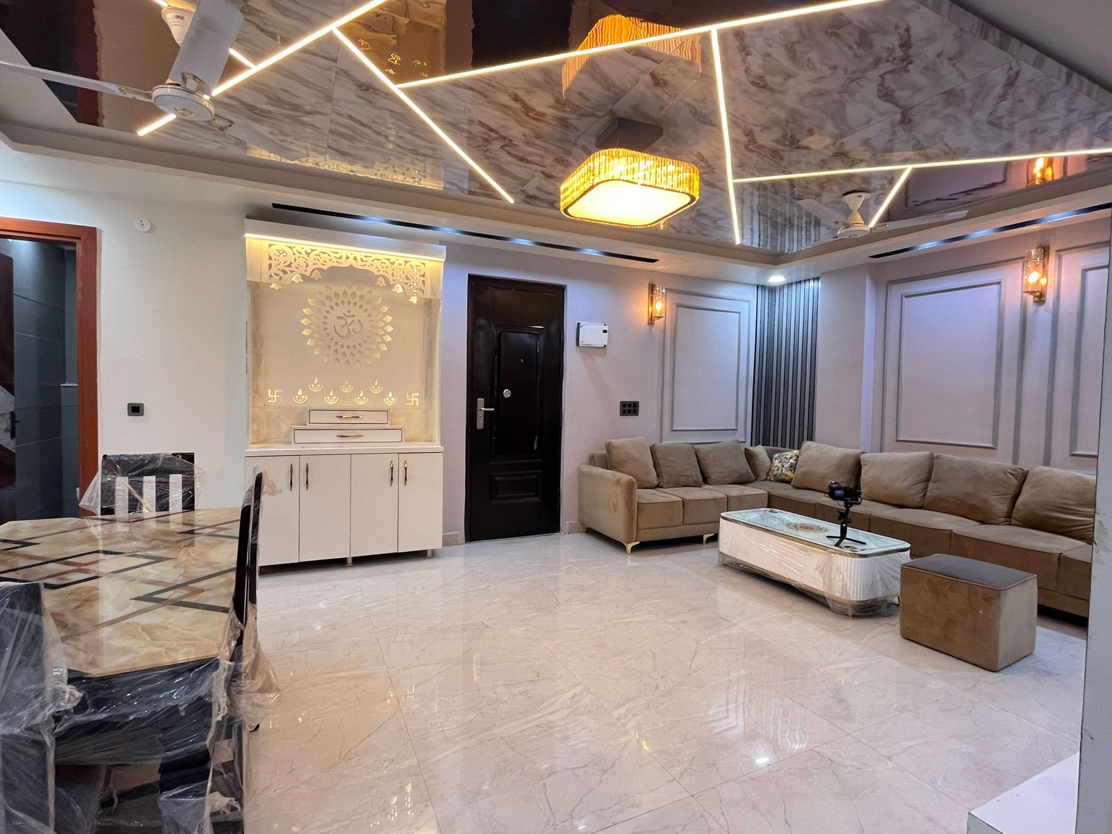 4 BHK Flat in Dwarka Mor | 4 BHK Freehold Property in Uttam Nagar | M-Sanvi Real Estate