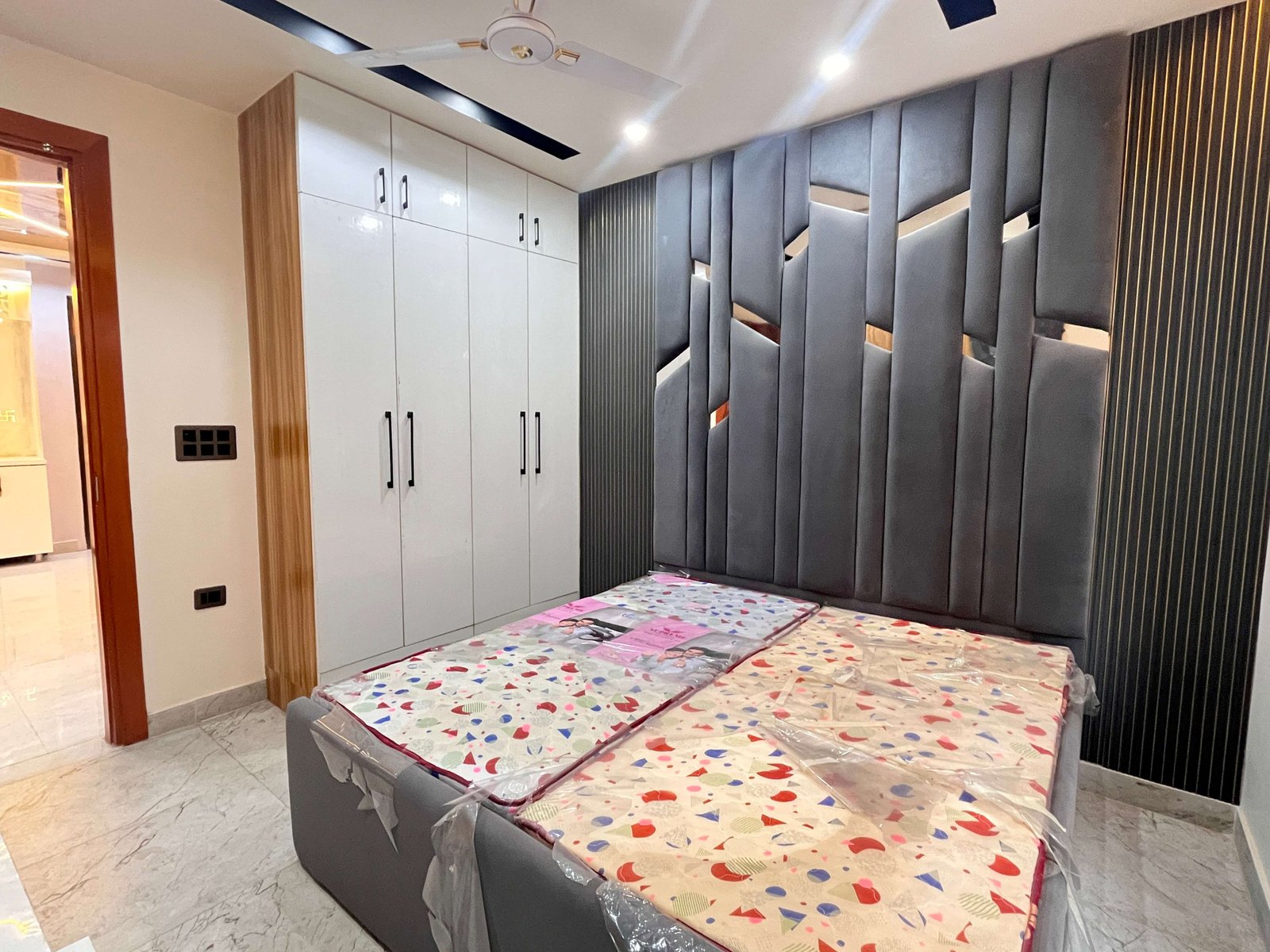 4 BHK Flat in Dwarka Mor | 4 BHK Freehold Property in Uttam Nagar | M-Sanvi Real Estate