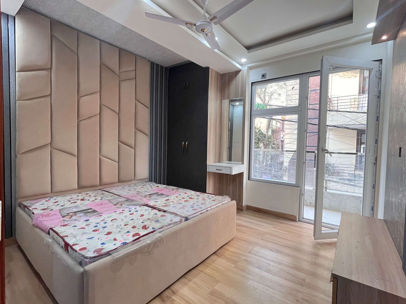 4 BHK Flat in Dwarka Mor | 4 BHK Freehold Property in Uttam Nagar | M-Sanvi Real Estate