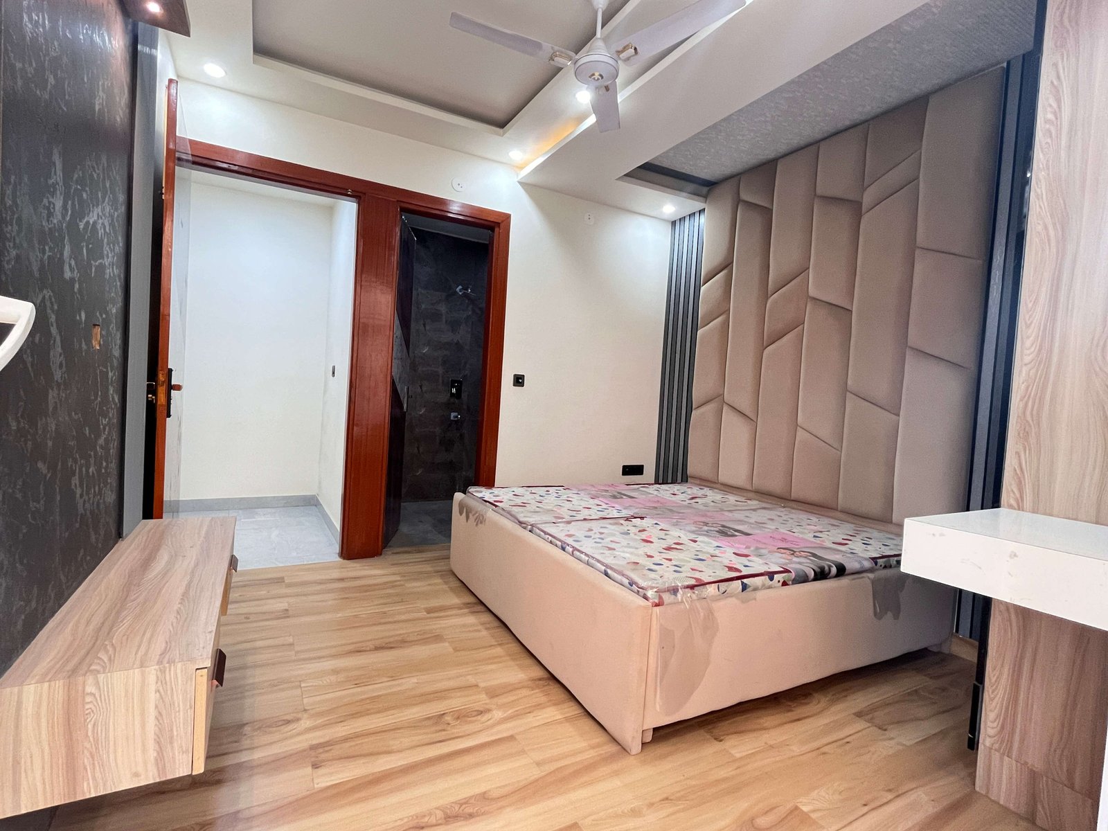 4 BHK Flat in Dwarka Mor | 4 BHK Freehold Property in Uttam Nagar | M-Sanvi Real Estate