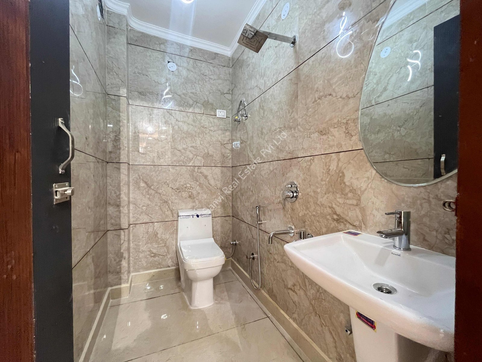 L Type Corner 4 BHK Flat in Dwarka Mor | 2 Side Open 4 BHK Property in Uttam Nagar | M-Sanvi Real Estate