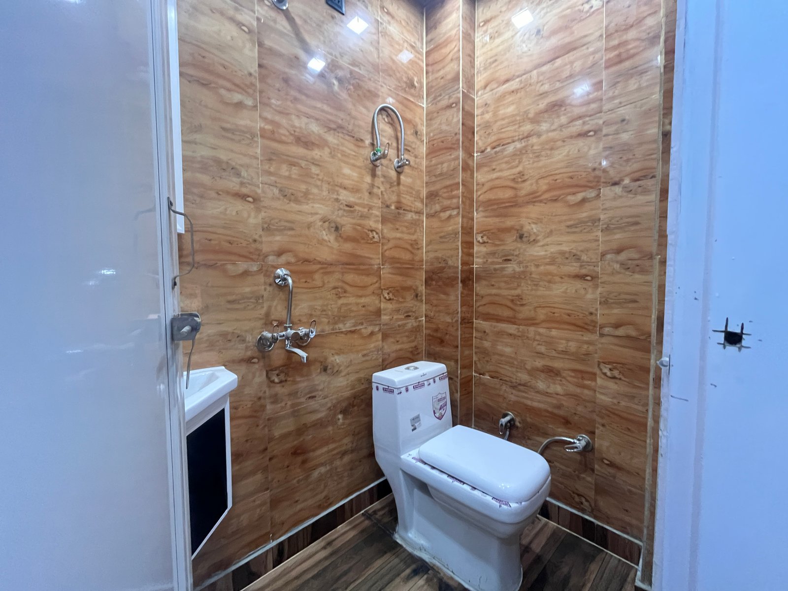 Low Cost 3 BHK Apartment in Dwarka Mor, Delhi | Affordable 3 BHK Flat in Delhi