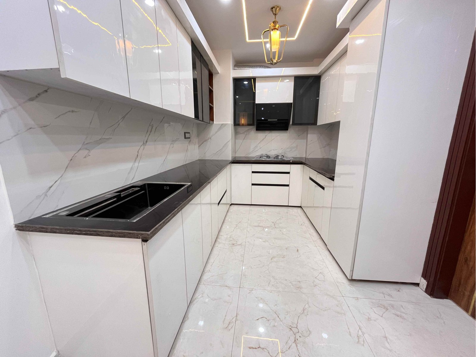 4 BHK Luxurious Flat Nr. Dwarka Sector 3 | 4 BHK Spacious Flat with Lift & Car Parking Facility