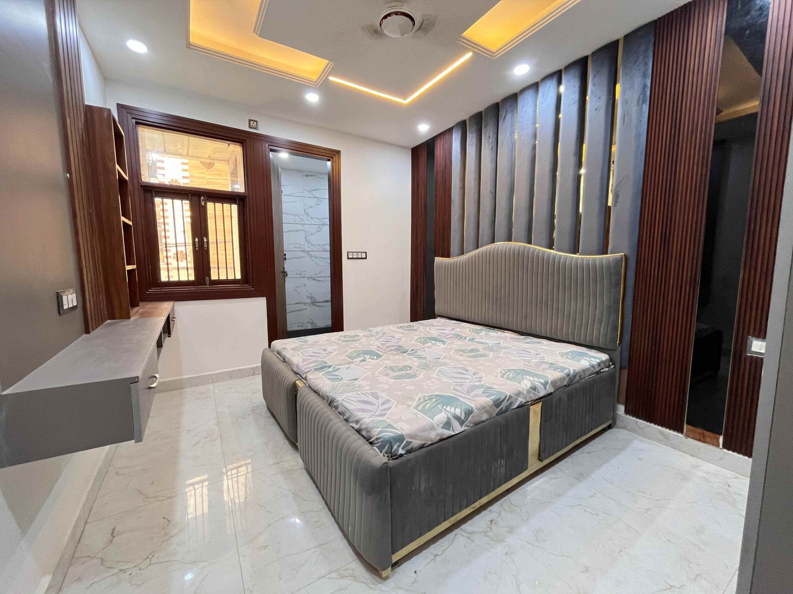 4 BHK Luxurious Flat Nr. Dwarka Sector 3 | 4 BHK Spacious Flat with Lift & Car Parking Facility