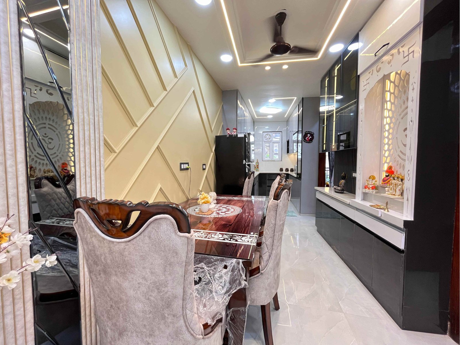 Independent 3 BHK Flat in Uttam Nagar | Fully Furnished 3 BHK Independent Floor with Lift & Car Parking