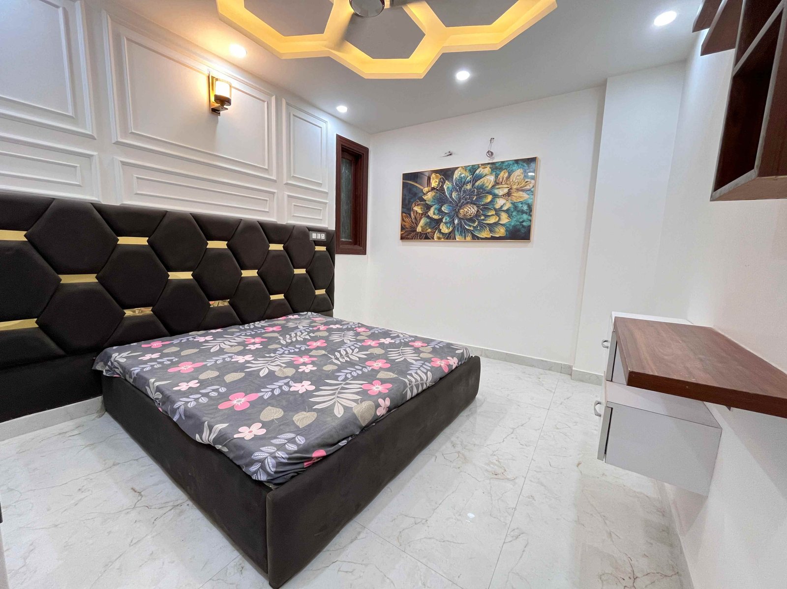 4 BHK Luxurious Flat Nr. Dwarka Sector 3 | 4 BHK Spacious Flat with Lift & Car Parking Facility