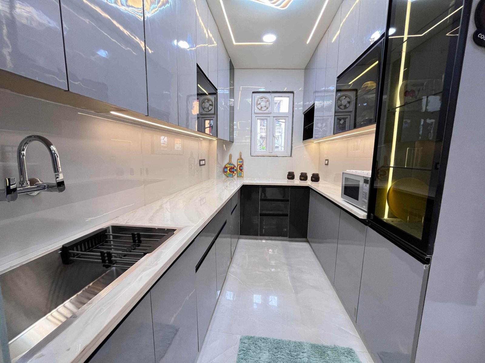 Independent 3 BHK Flat in Uttam Nagar | Fully Furnished 3 BHK Independent Floor with Lift & Car Parking