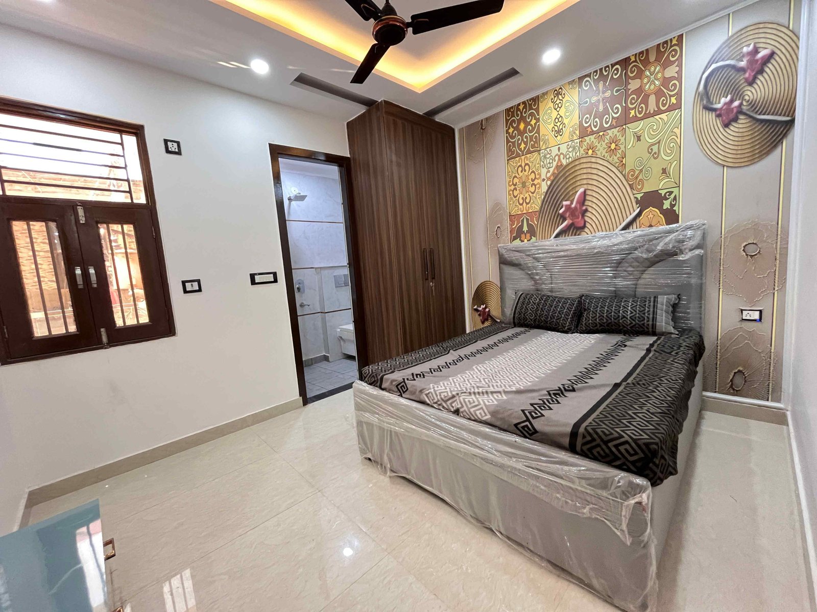 Low Cost Society 3 BHK Flat with Terrace Garden in Dwarka Mor, Delhi