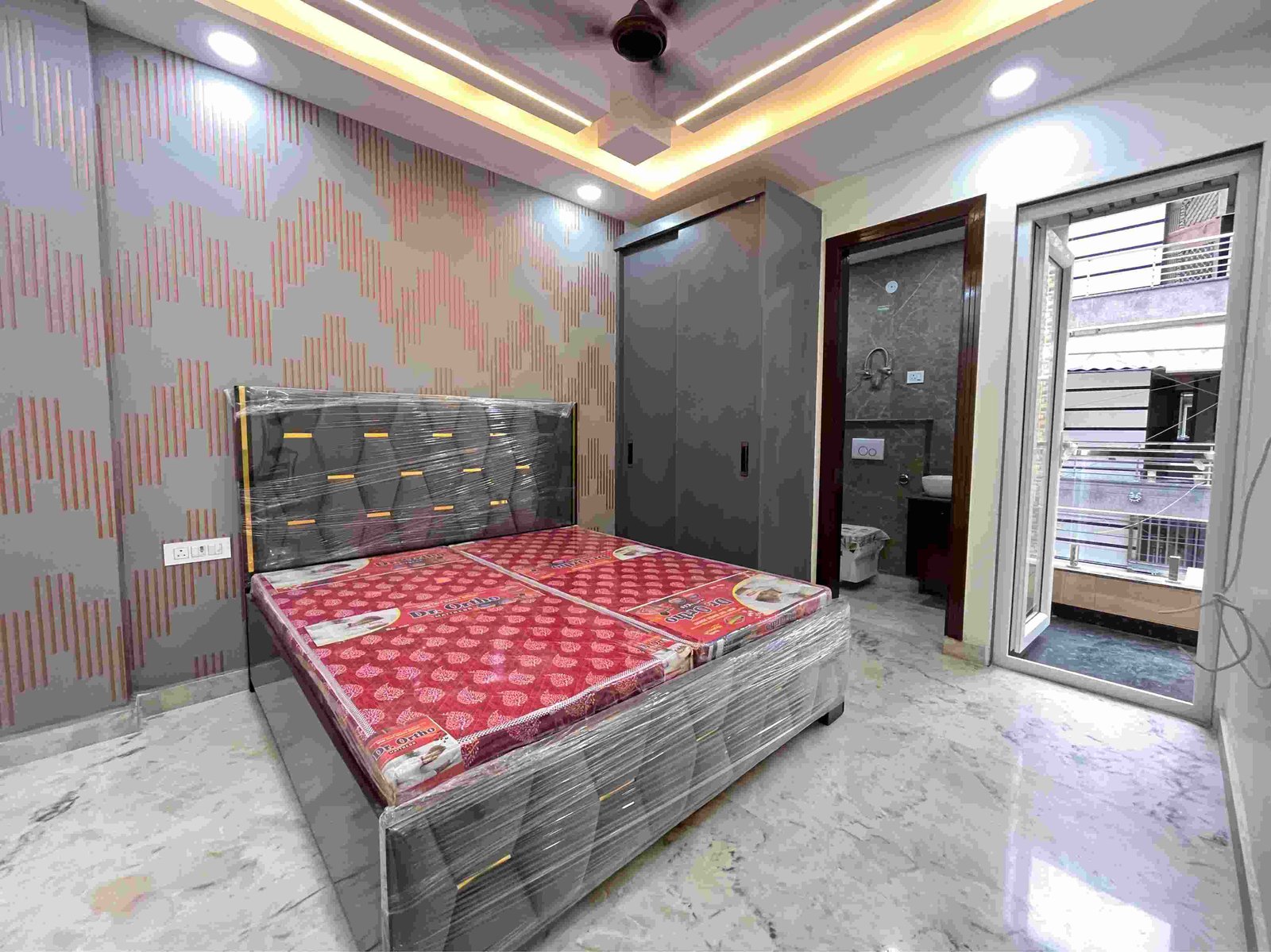 4 BHK Flat for Sale in Dwarka Mor | Flat in Matiyala, Dwarka Mor | 4 bhk Flats in Delhi