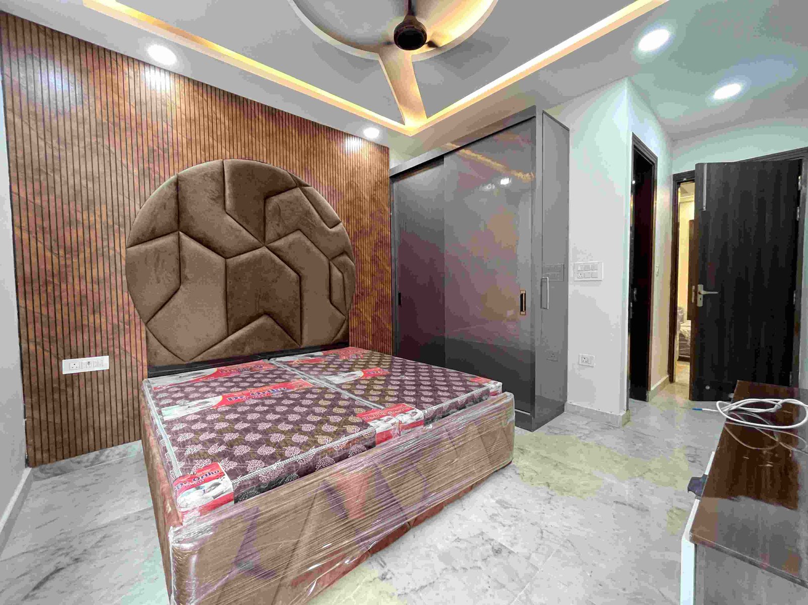 4 BHK Flat for Sale in Dwarka Mor | Flat in Matiyala, Dwarka Mor | 4 bhk Flats in Delhi