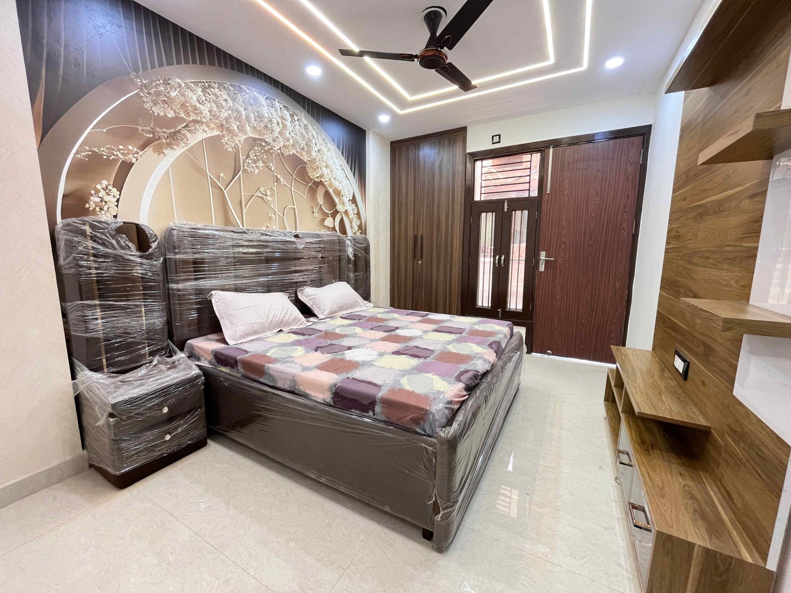 Low Cost Society 3 BHK Flat with Terrace Garden in Dwarka Mor, Delhi