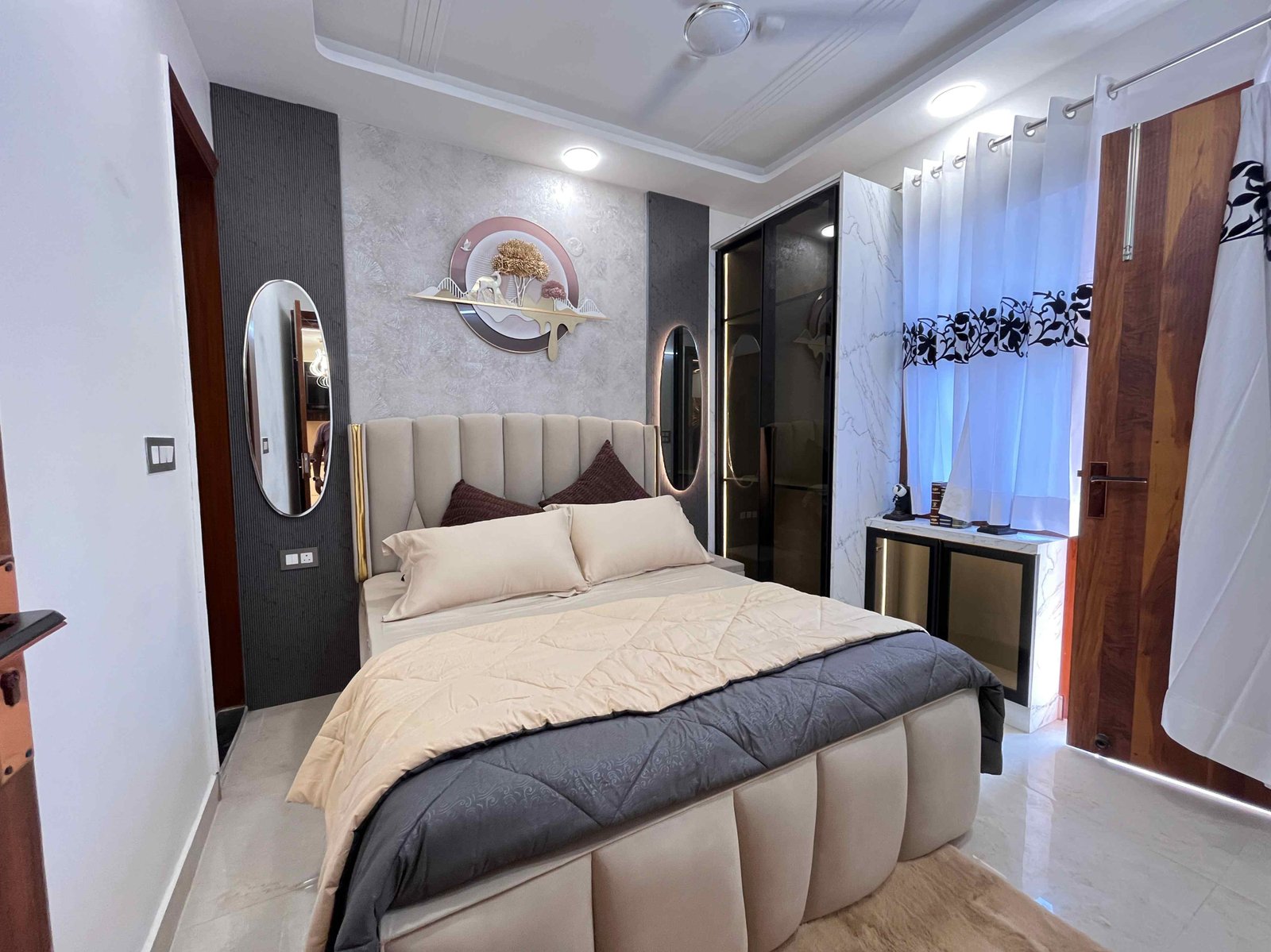 1000 गज की Society में 3BHK Flat Waiting Area & Kids Room के साथ | 3 BHK flat in Uttam Nagar