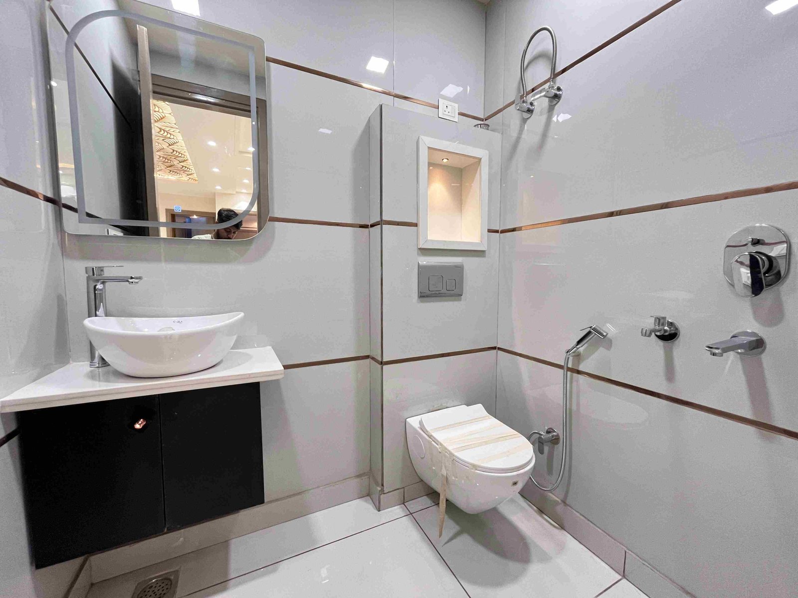 Independent 3 BHK Flat with Modern Amenities in Dwarka Mor, Delhi | Affordable 3 BHK Flat in Delhi