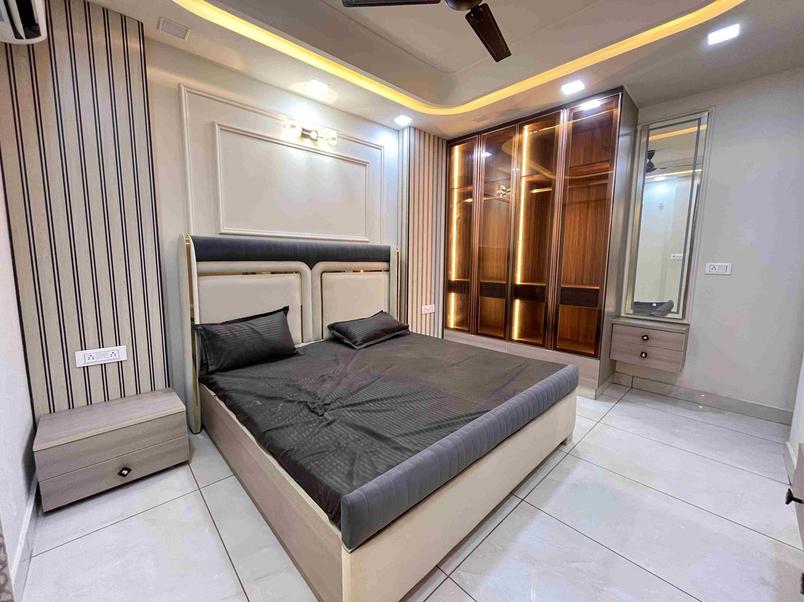 Independent 3 BHK Flat with Modern Amenities in Dwarka Mor, Delhi | Affordable 3 BHK Flat in Delhi