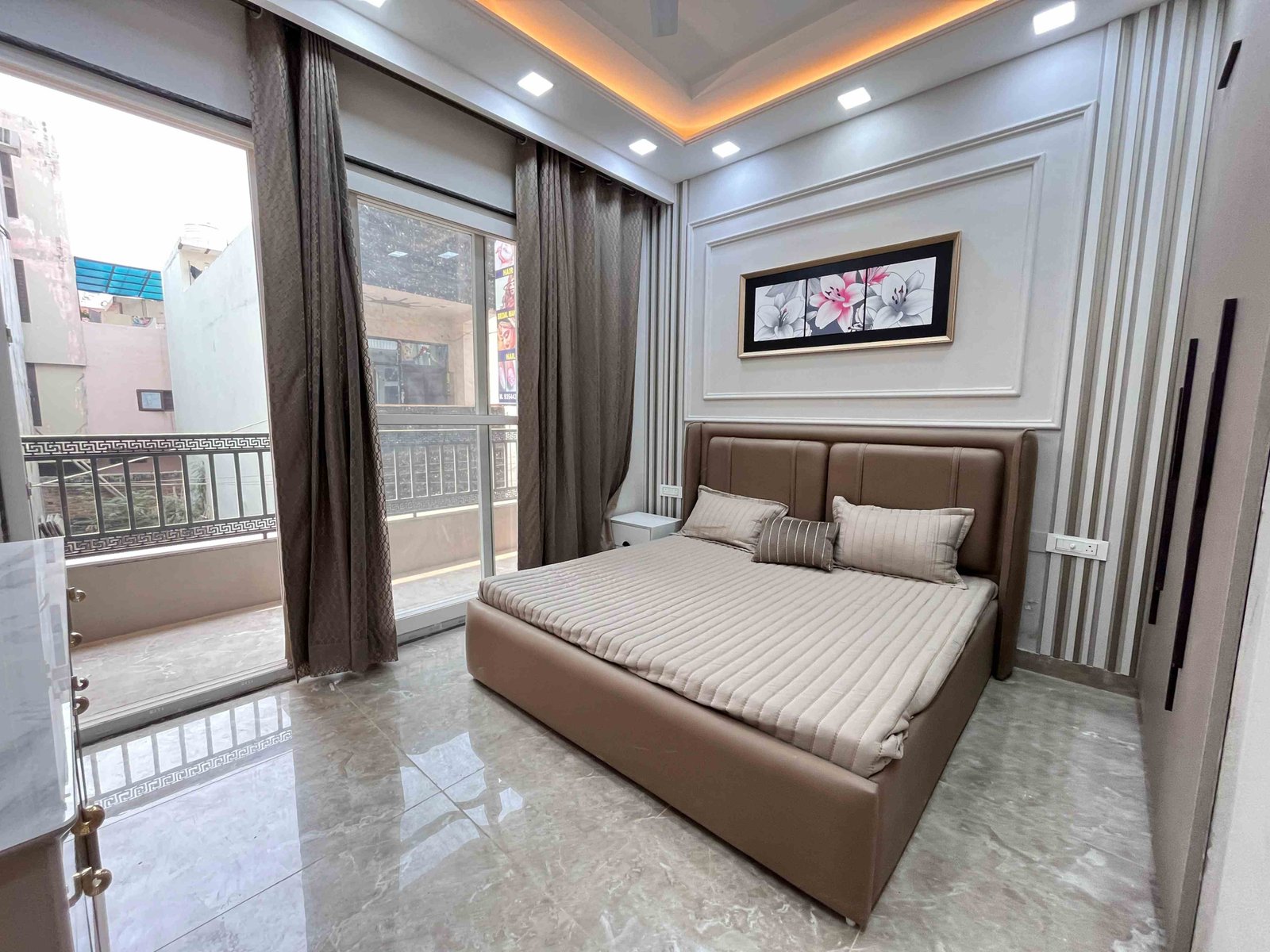 4 BHK Flat in Dwarka Mor, Delhi  4 BHK Premium Property on Sale | M-Sanvi Real Estate