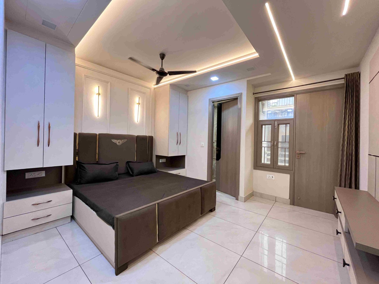 Independent 3 BHK Flat with Modern Amenities in Dwarka Mor, Delhi | Affordable 3 BHK Flat in Delhi