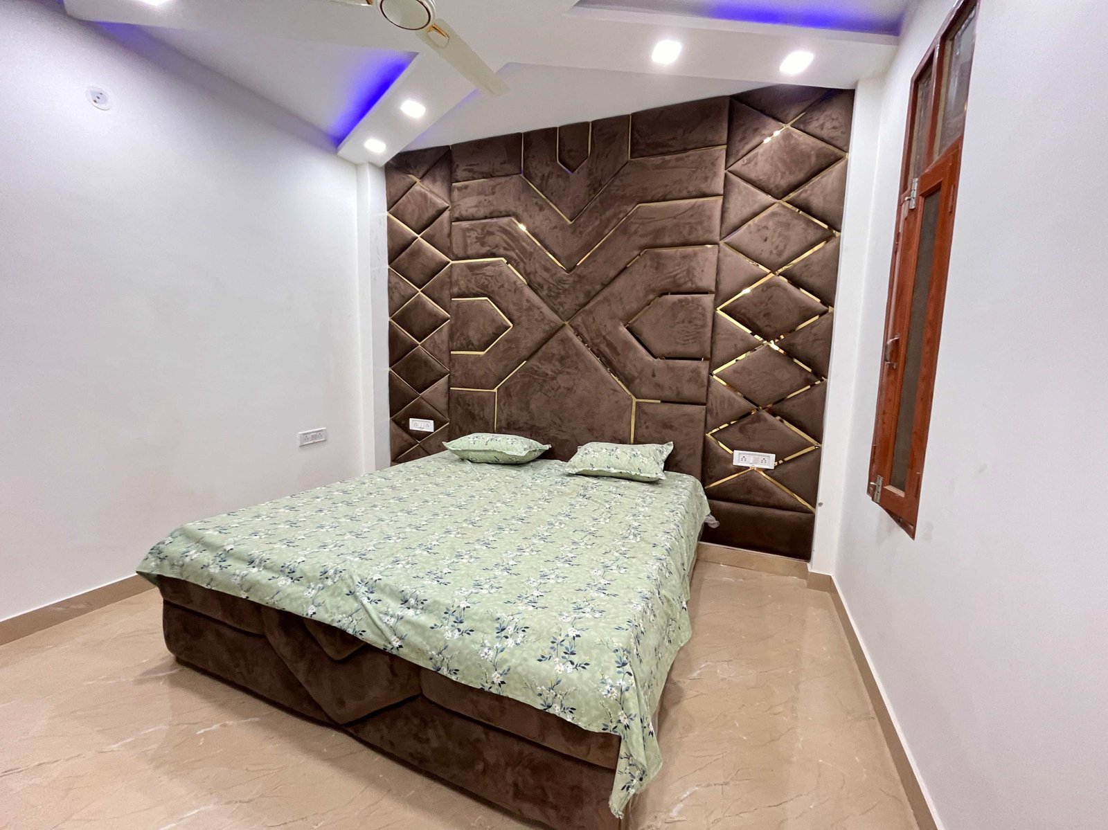 Low Cost 3 BHK Flat in Dwarka Mor, Delhi | Affordable Spacious 3 BHK Flat in Delhi