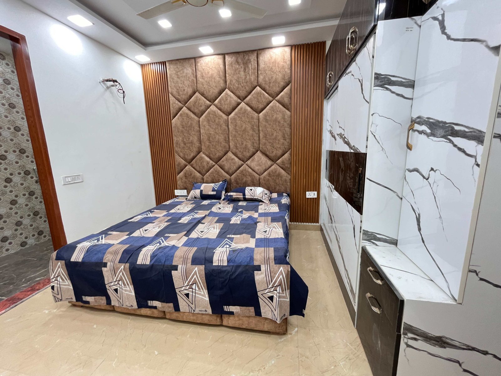 Low Cost 3 BHK Flat in Dwarka Mor, Delhi | Affordable Spacious 3 BHK Flat in Delhi