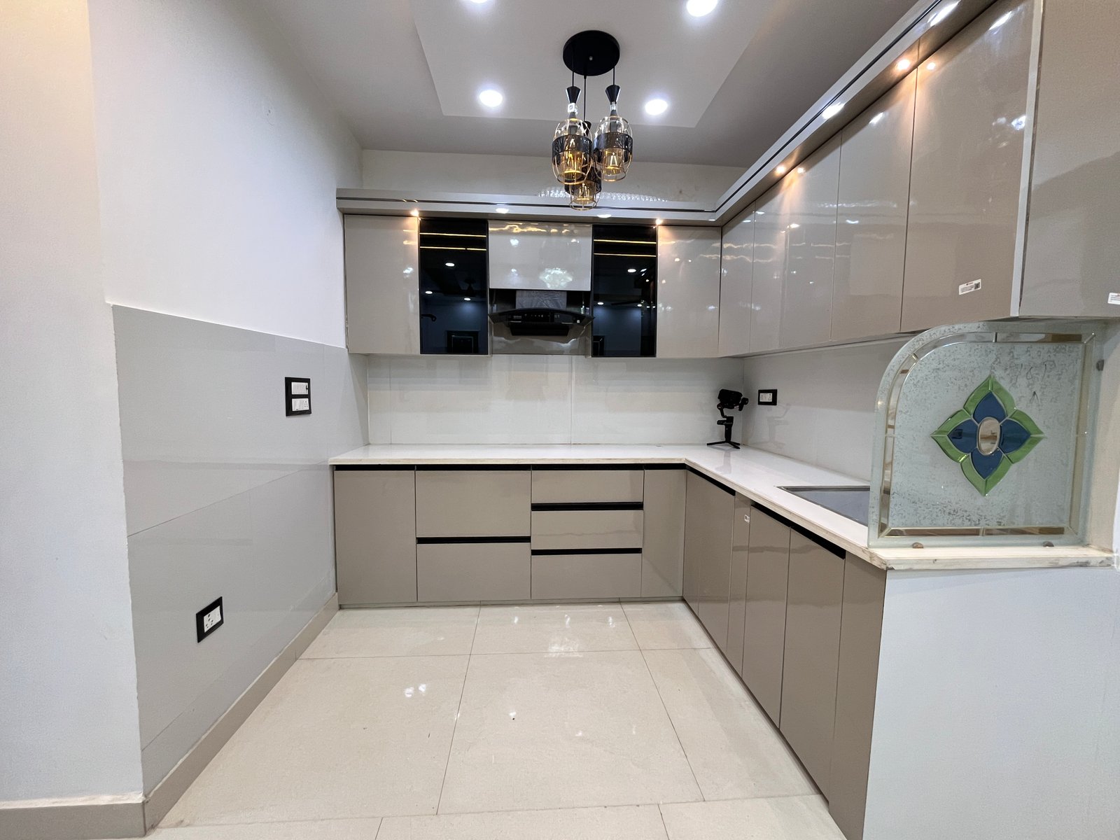 Affordable 3 BHK Flat in Sainik Nagar, Dwarka Mor | 3 BHK Fully Furnished Property in Delhi