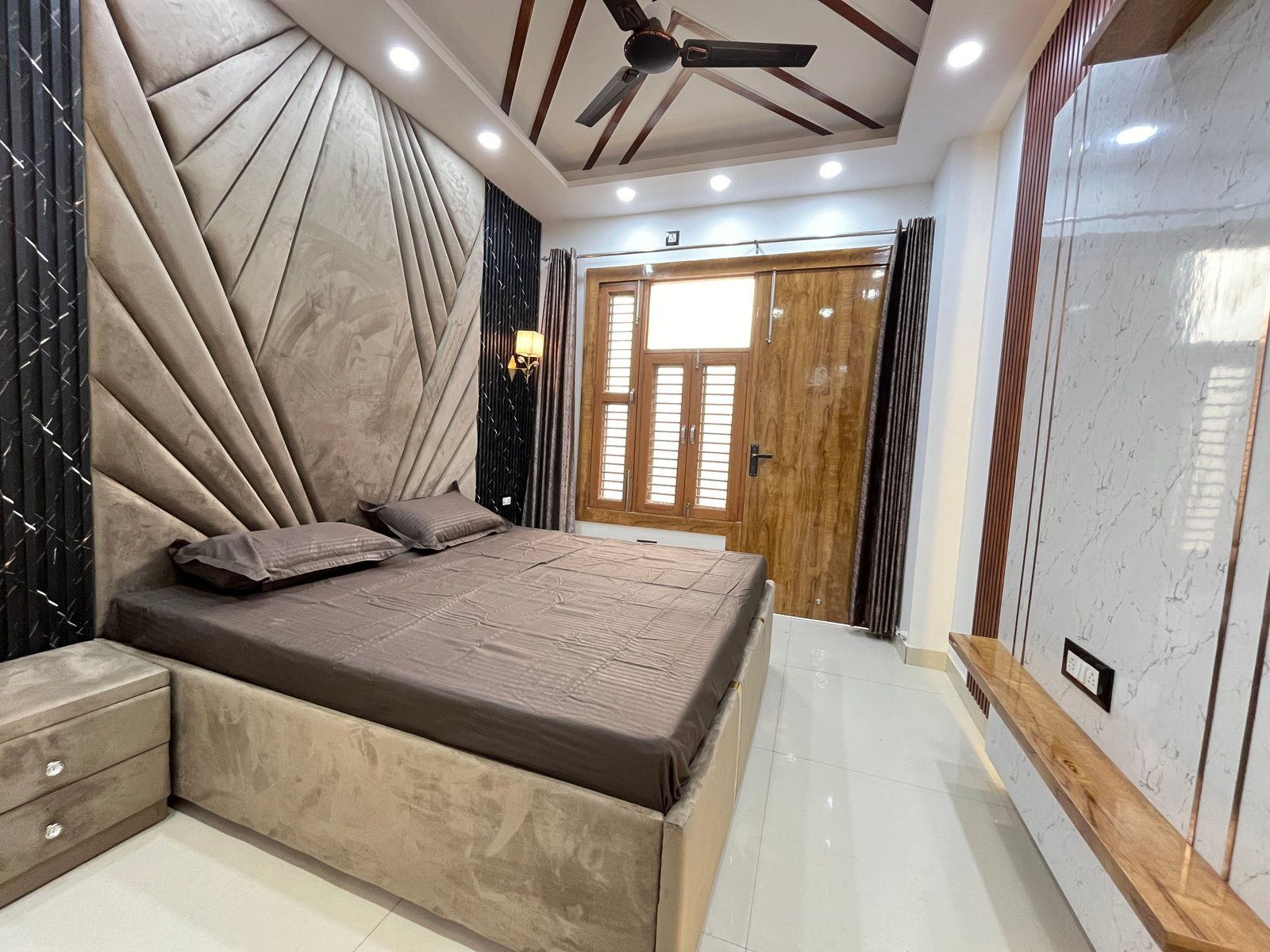 Affordable 3 BHK Flat in Sainik Nagar, Dwarka Mor | 3 BHK Fully Furnished Property in Delhi