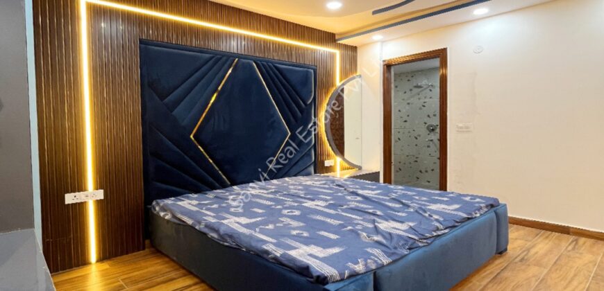 3 BHK Corner Flat in Uttam Nagar | L-Type Fully Furnished Flat