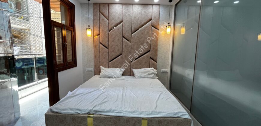 3 BHK Flat in Uttam Nagar, Delhi | Sanvi Real Estate