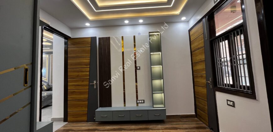 Luxurious 3 BHK Flat in Dwarka Mor, Delhi | Property in Delhi